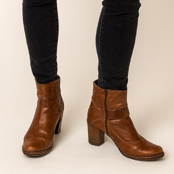 Indigo by Clarks Brown Leather Buckle Ankle Boots Women’s Size 49 - Picture 10 of 10